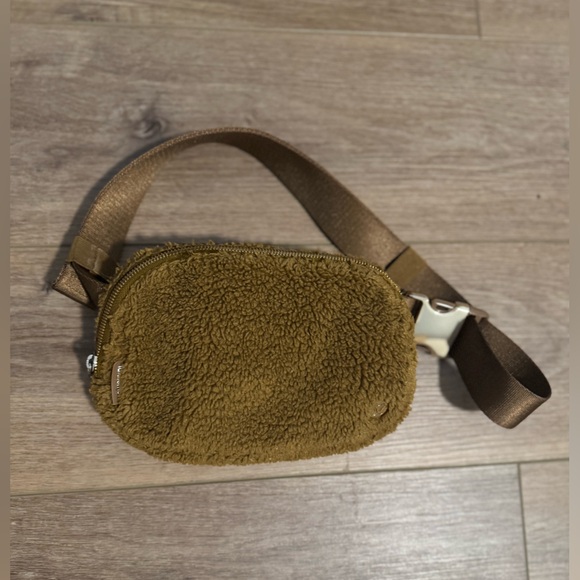 lululemon athletica Handbags - lululemon Sherpa everywhere belt bag